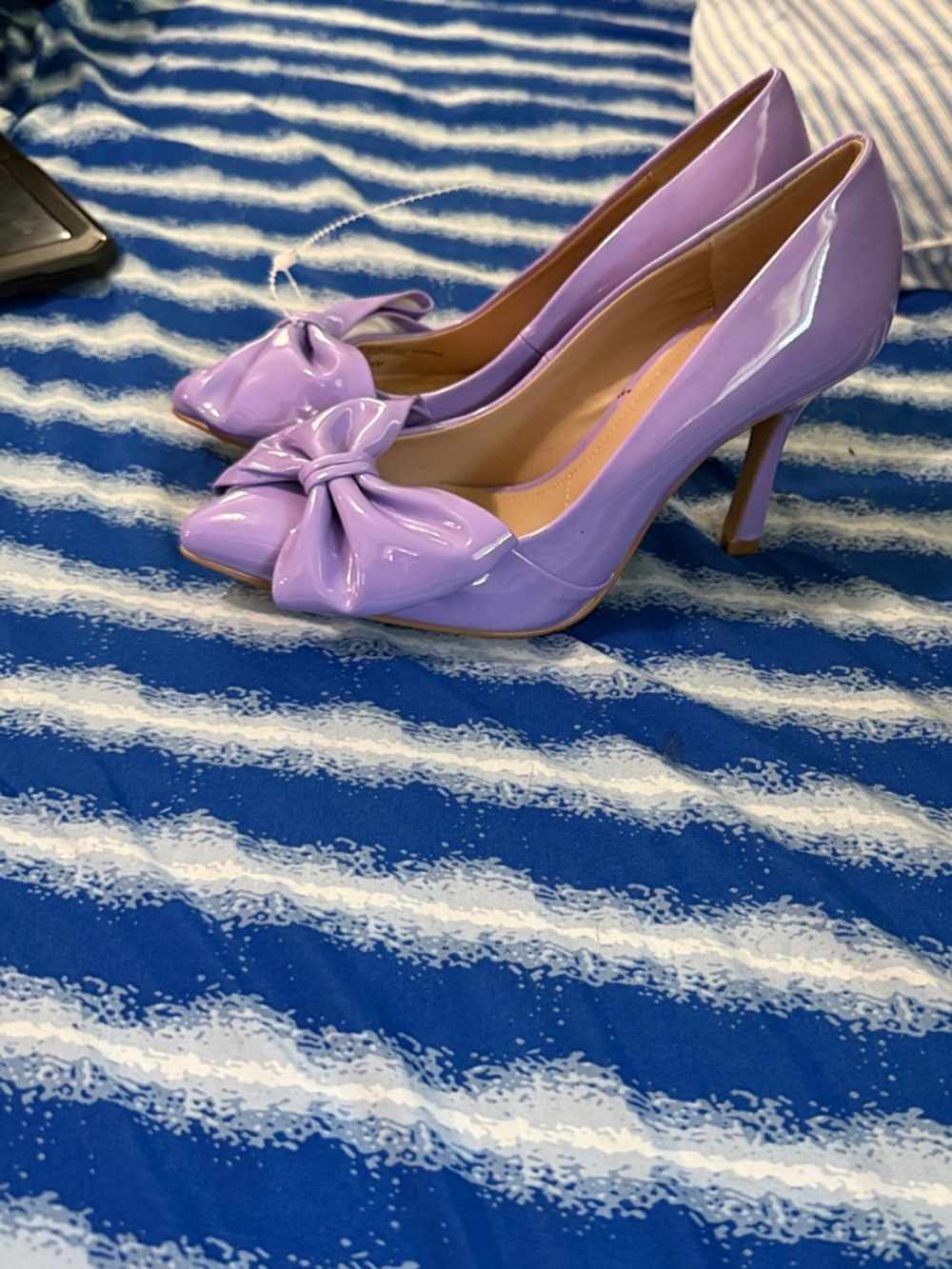 Charles David Lavender Patent Bow Pointed-Toe Heels